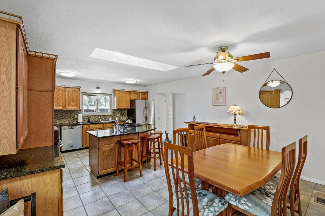 Captivating Continental Country Club Retreat With 4 Bdr And Spacious Deck! Flagstaff Exterior photo
